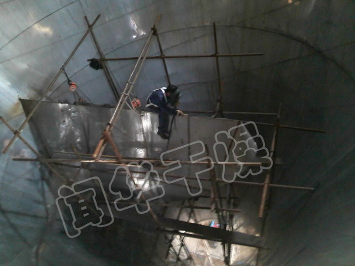 大型噴霧幹（gàn）燥機現（xiàn）場安裝中
